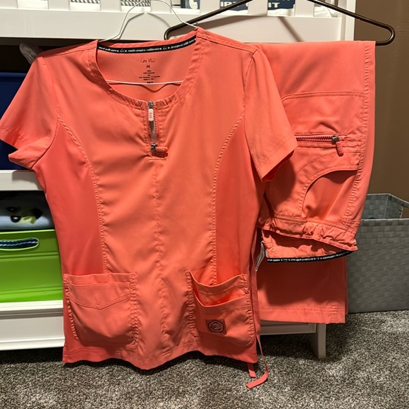 koi lite Tops - Koi lite Nursing scrub set. Top M slim fit and bottoms M petite.